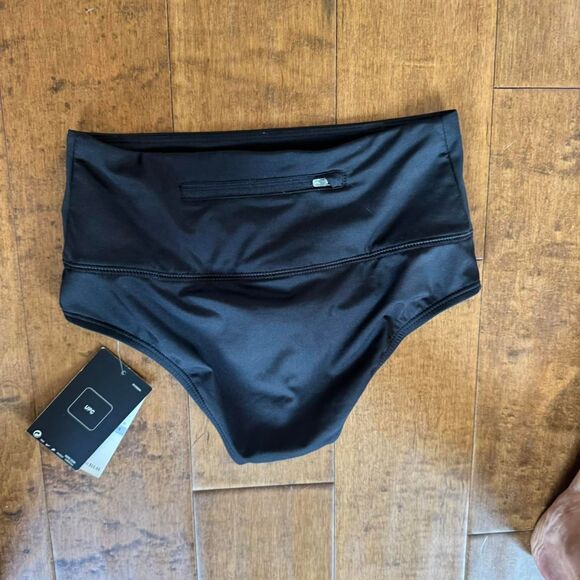 Nike Women's Black Shorts - Picture 2 of 3